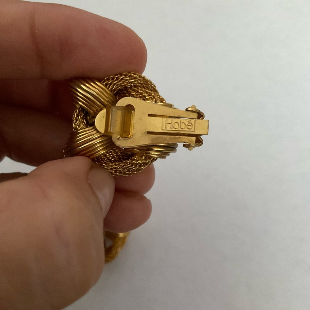 VINTAGE HOBÉ GOLD TONE KNOT CLIP ON EARRINGS - Picture 3 of 6